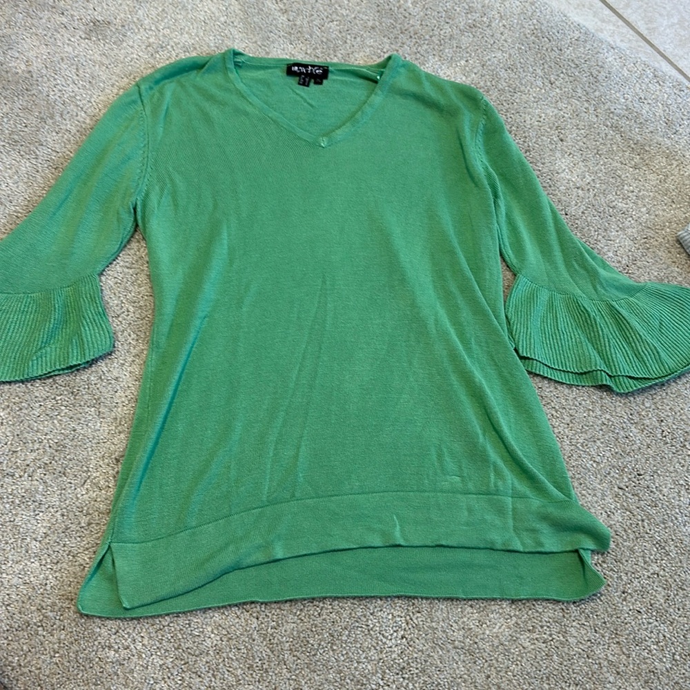 Green quarter sleeve boutique top. Size small.